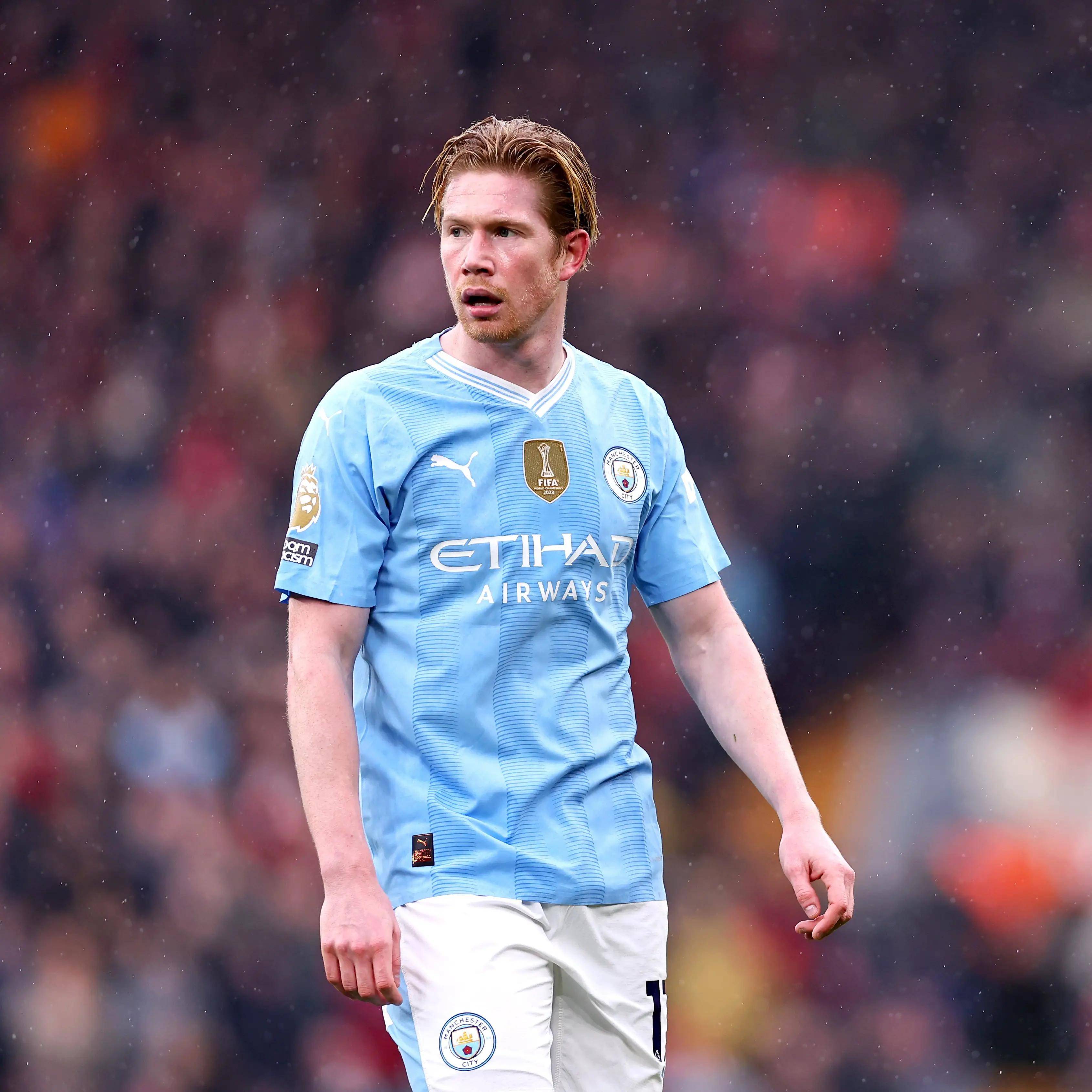 萨拉赫无缘利物浦欧冠名单，斯洛特称俱乐部必须作出回应；此前萨拉赫因未首发炮轰球队