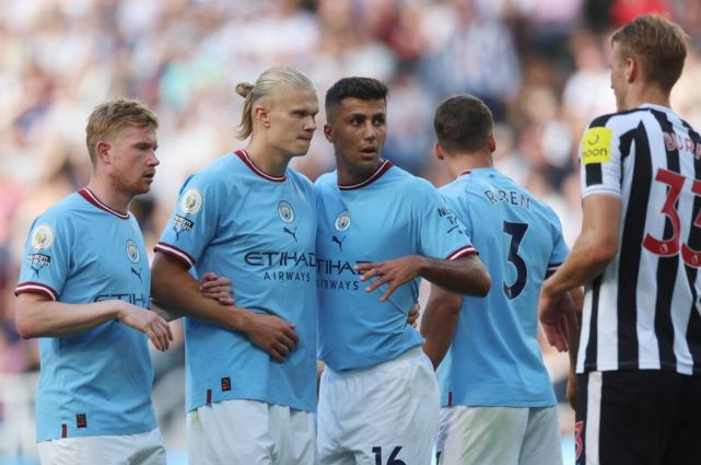 意甲劲旅末分钟遭绝杀，主帅怒斥裁判（意甲强队读秒被绝杀，主帅赛后怒批裁判）