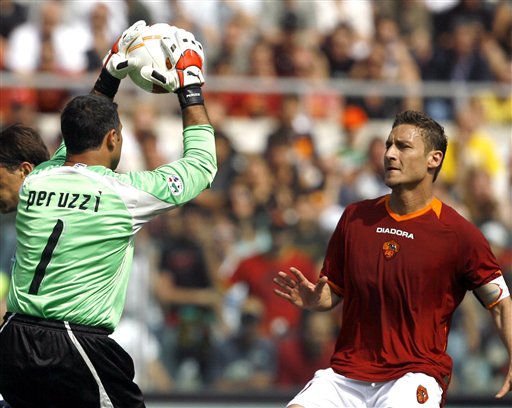 梅西一年三大MVP！造进球74个！快踢满全场还能边线一过四！