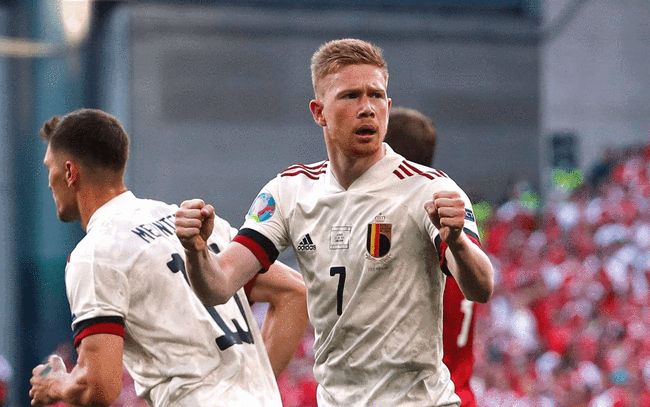 前锋远射破门，球迷现场尖叫