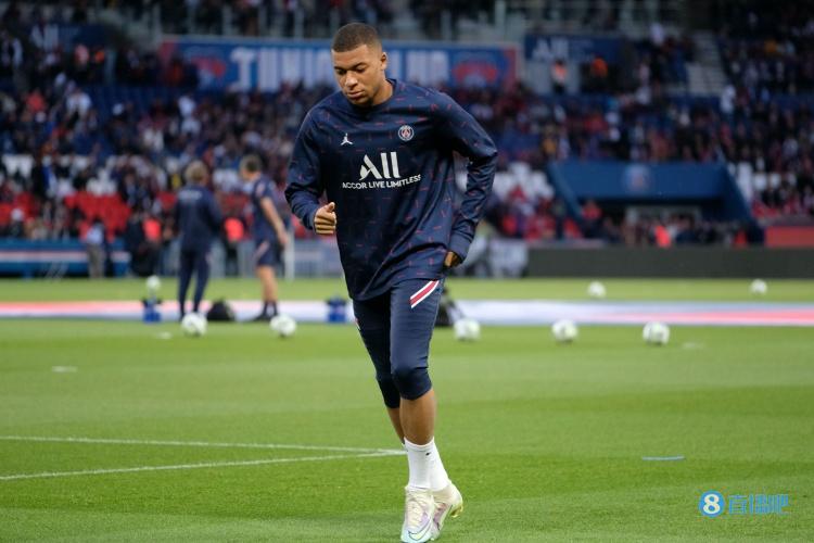 暖心，身患横纹肌肉瘤的河南队小球迷收到王上源送的签名球衣