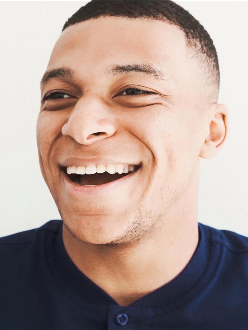 世欧预半场：赖斯造险，胡萨伊伤退，英格兰0-0阿尔巴尼亚（欧洲区世预赛半场：赖斯制造险情，胡萨伊伤退，英格兰暂0-0阿尔巴尼亚）